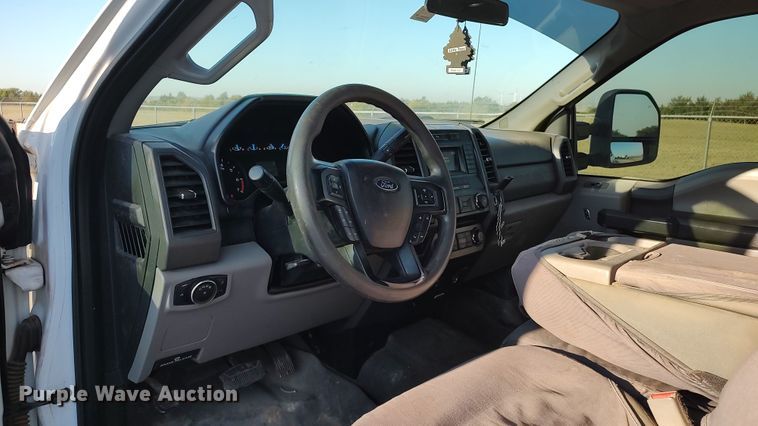 image for item LK9874 2017 Ford F250  Super Duty  Crew Cab pickup truck