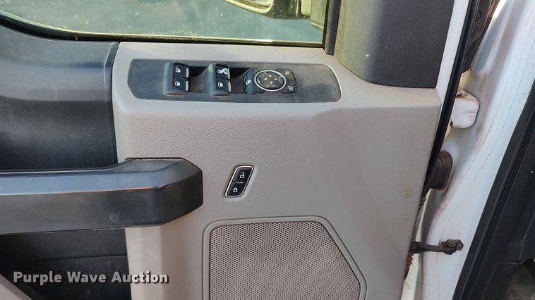 image for item LK9874 2017 Ford F250  Super Duty  Crew Cab pickup truck