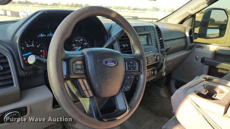 image for item LK9874 2017 Ford F250  Super Duty  Crew Cab pickup truck