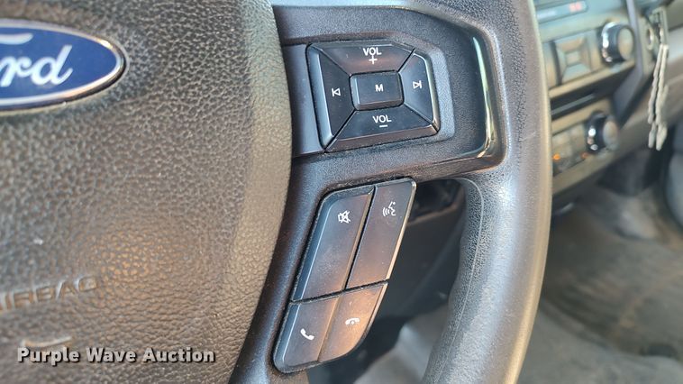 image for item LK9874 2017 Ford F250  Super Duty  Crew Cab pickup truck