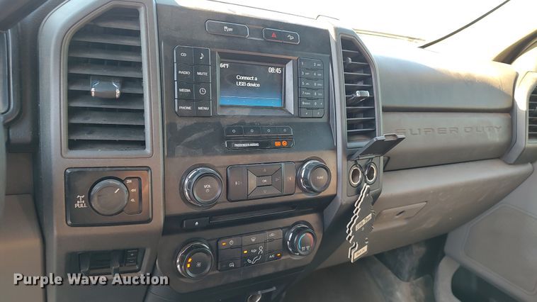 image for item LK9874 2017 Ford F250  Super Duty  Crew Cab pickup truck