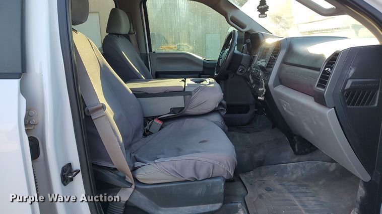 image for item LK9874 2017 Ford F250  Super Duty  Crew Cab pickup truck