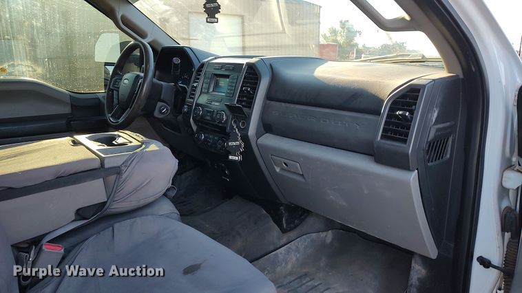 image for item LK9874 2017 Ford F250  Super Duty  Crew Cab pickup truck