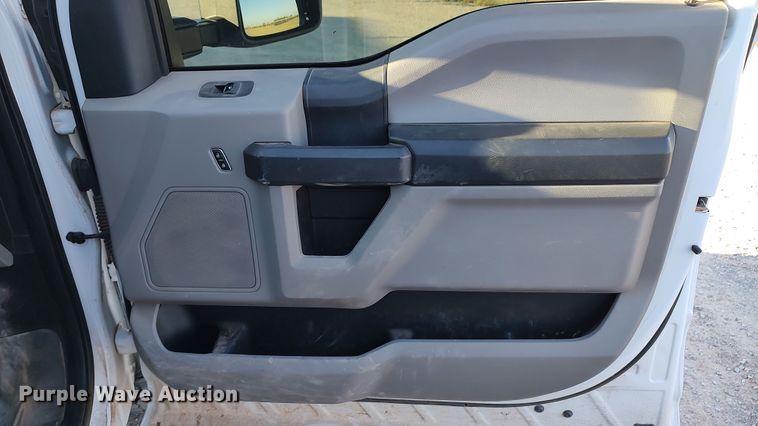 image for item LK9874 2017 Ford F250  Super Duty  Crew Cab pickup truck