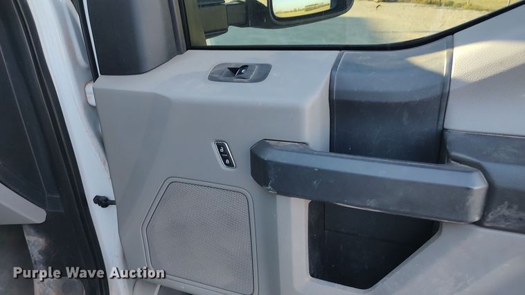 image for item LK9874 2017 Ford F250  Super Duty  Crew Cab pickup truck