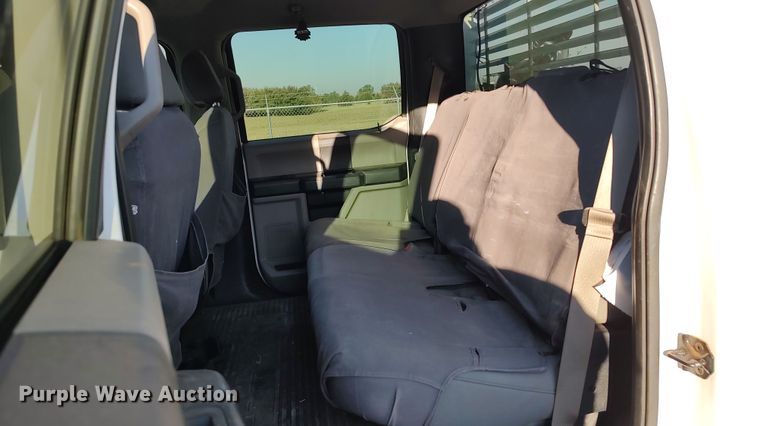 image for item LK9874 2017 Ford F250  Super Duty  Crew Cab pickup truck