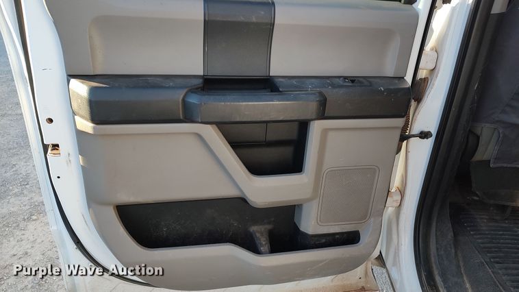 image for item LK9874 2017 Ford F250  Super Duty  Crew Cab pickup truck