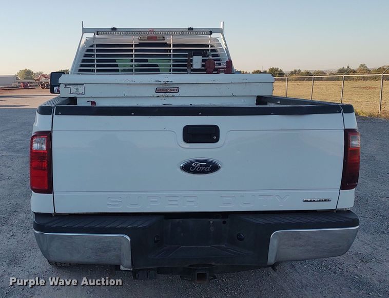 image for item LK9875 2016 Ford F250 Super Duty  Crew Cab pickup truck