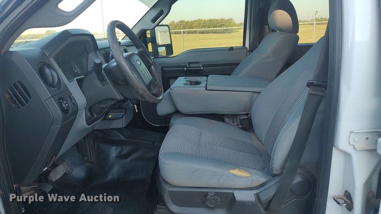 image for item LK9875 2016 Ford F250 Super Duty  Crew Cab pickup truck