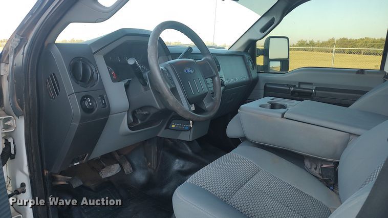 image for item LK9875 2016 Ford F250 Super Duty  Crew Cab pickup truck