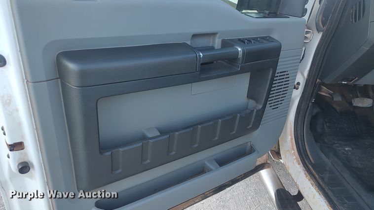 image for item LK9875 2016 Ford F250 Super Duty  Crew Cab pickup truck