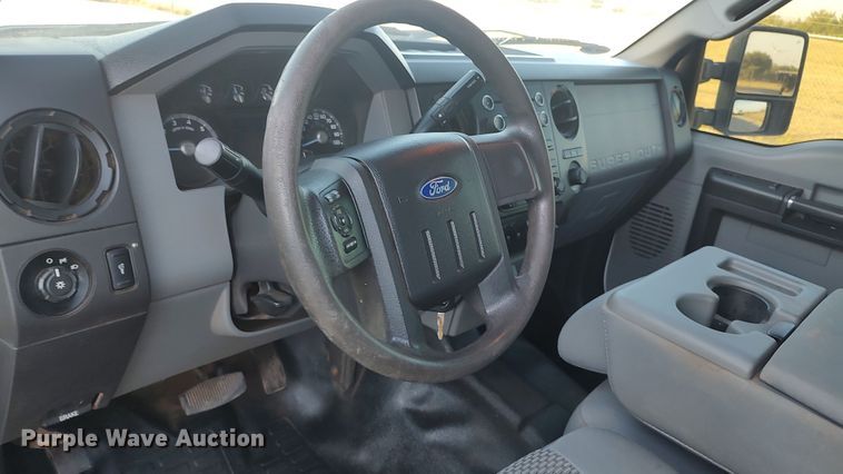 image for item LK9875 2016 Ford F250 Super Duty  Crew Cab pickup truck