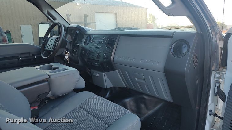 image for item LK9875 2016 Ford F250 Super Duty  Crew Cab pickup truck