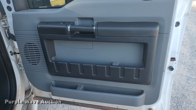 image for item LK9875 2016 Ford F250 Super Duty  Crew Cab pickup truck