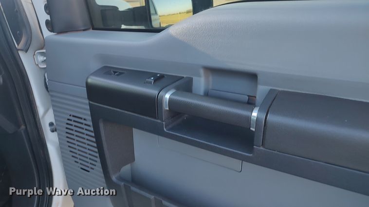 image for item LK9875 2016 Ford F250 Super Duty  Crew Cab pickup truck