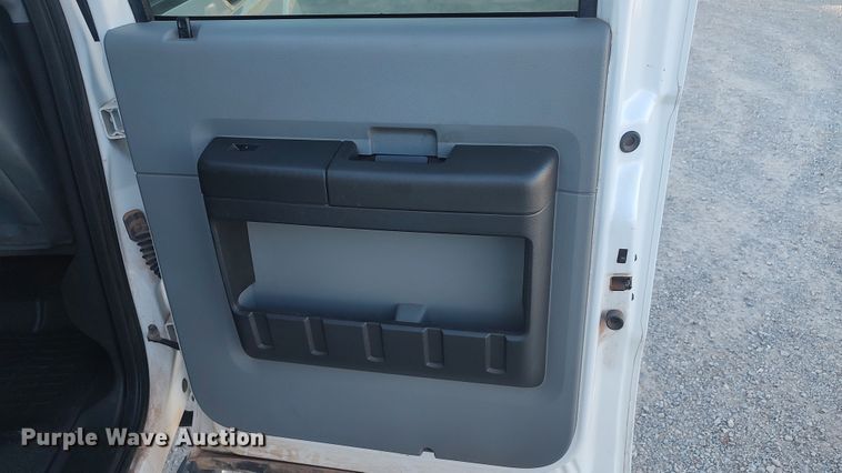 image for item LK9875 2016 Ford F250 Super Duty  Crew Cab pickup truck