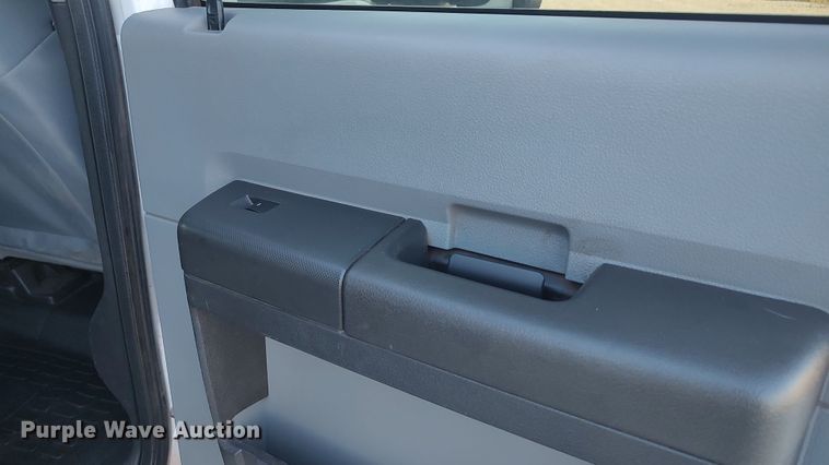 image for item LK9875 2016 Ford F250 Super Duty  Crew Cab pickup truck