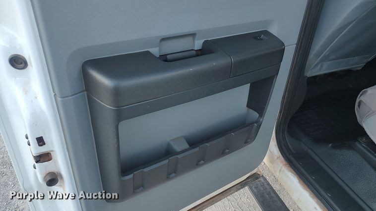 image for item LK9875 2016 Ford F250 Super Duty  Crew Cab pickup truck