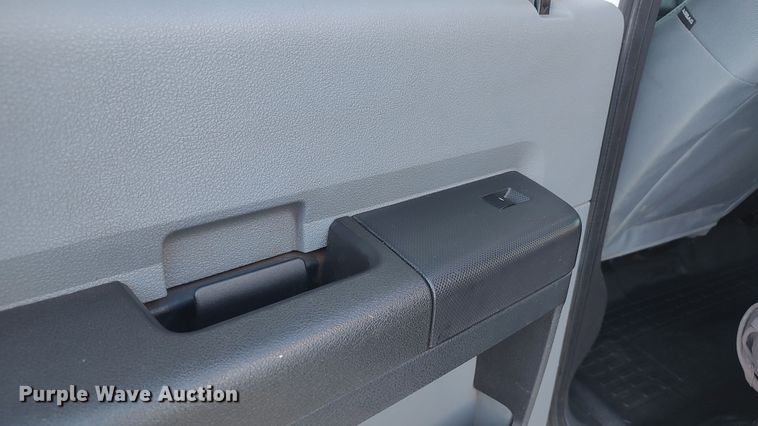 image for item LK9875 2016 Ford F250 Super Duty  Crew Cab pickup truck