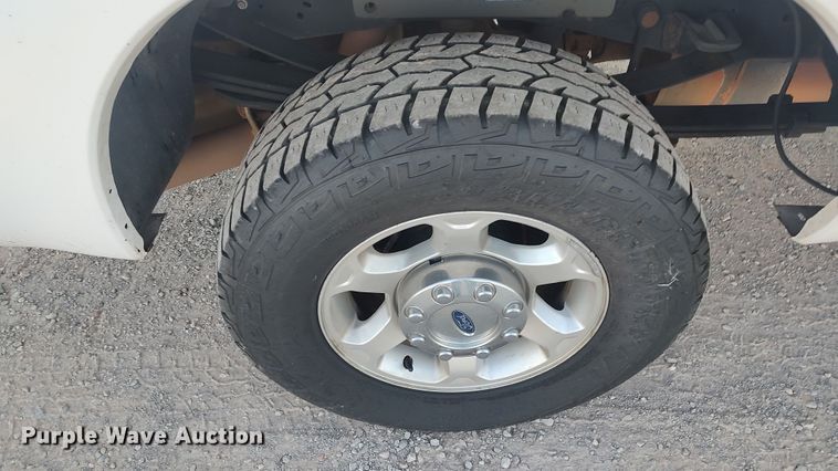 image for item LK9875 2016 Ford F250 Super Duty  Crew Cab pickup truck