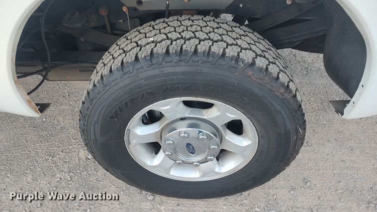 image for item LK9875 2016 Ford F250 Super Duty  Crew Cab pickup truck