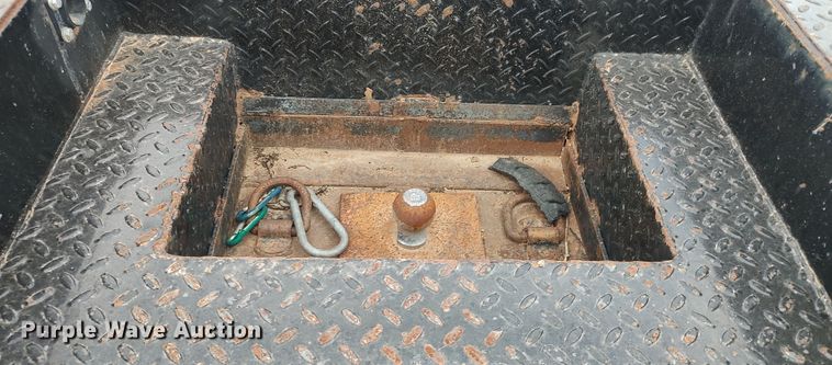 image for item LK9893 2011 Ford F650 Super Duty  flatbed truck