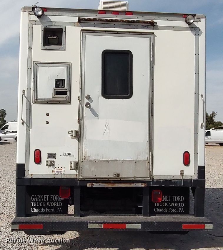 image for item LK9897 2003 Ford F350 Super Duty  fiber optic splicing truck