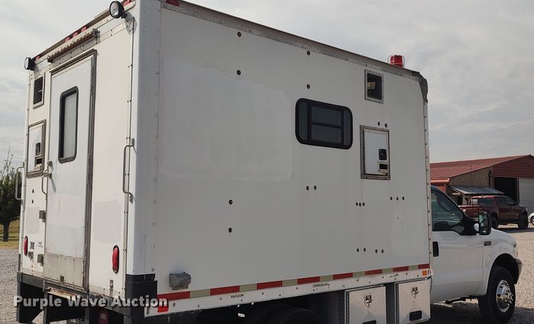 image for item LK9897 2003 Ford F350 Super Duty  fiber optic splicing truck