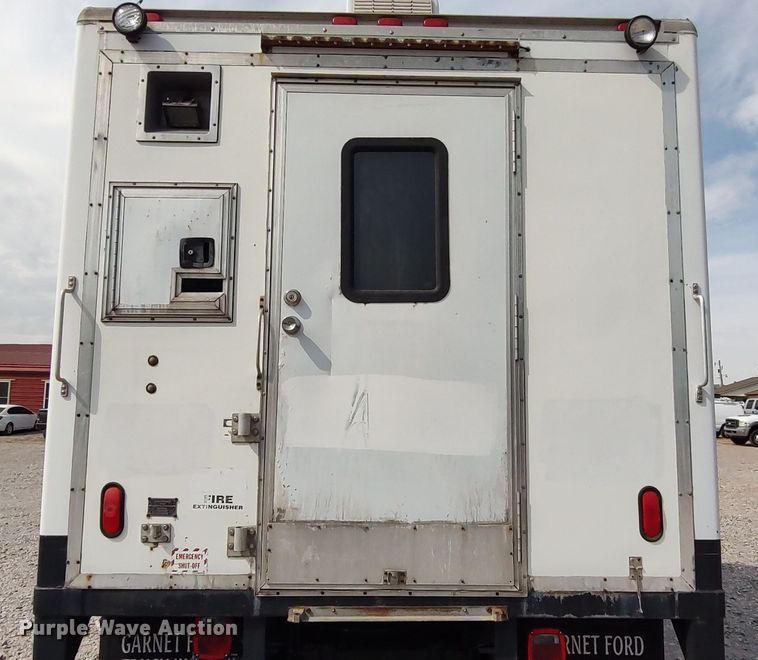 image for item LK9897 2003 Ford F350 Super Duty  fiber optic splicing truck