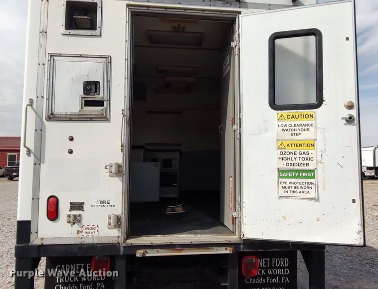 image for item LK9897 2003 Ford F350 Super Duty  fiber optic splicing truck