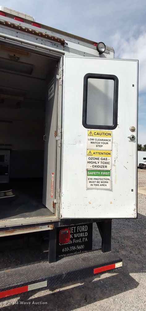 image for item LK9897 2003 Ford F350 Super Duty  fiber optic splicing truck