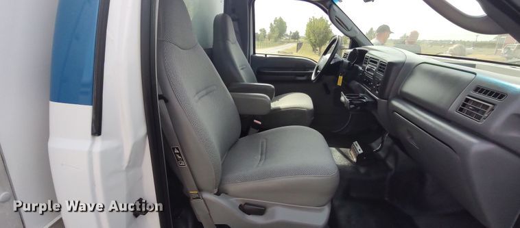 image for item LK9897 2003 Ford F350 Super Duty  fiber optic splicing truck