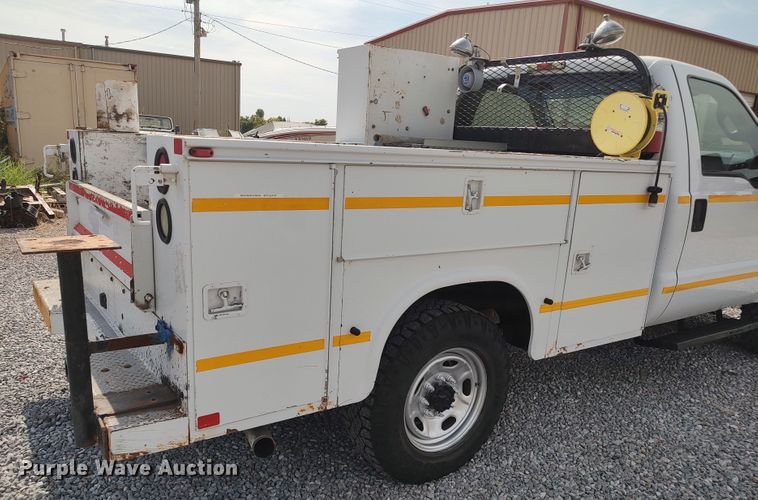 image for item LK9903 2011 Ford F250  Super Duty  utility bed pickup truck