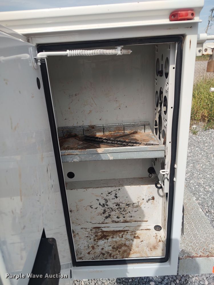 image for item LK9904 2015 Ford F250  Super Duty  SuperCab utility bed pickup truck