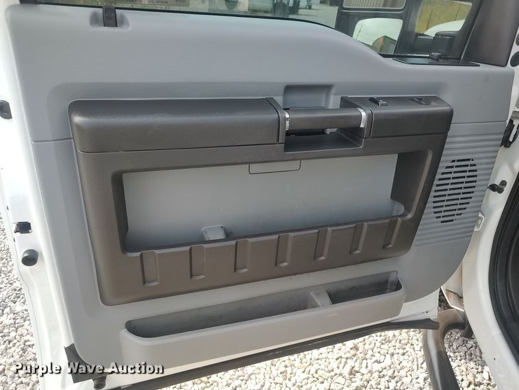 image for item LK9904 2015 Ford F250  Super Duty  SuperCab utility bed pickup truck