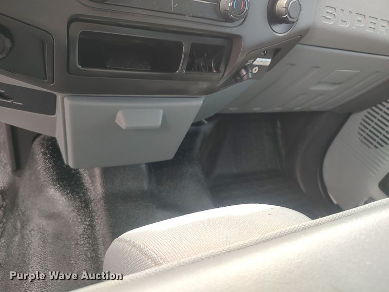 image for item LK9904 2015 Ford F250  Super Duty  SuperCab utility bed pickup truck