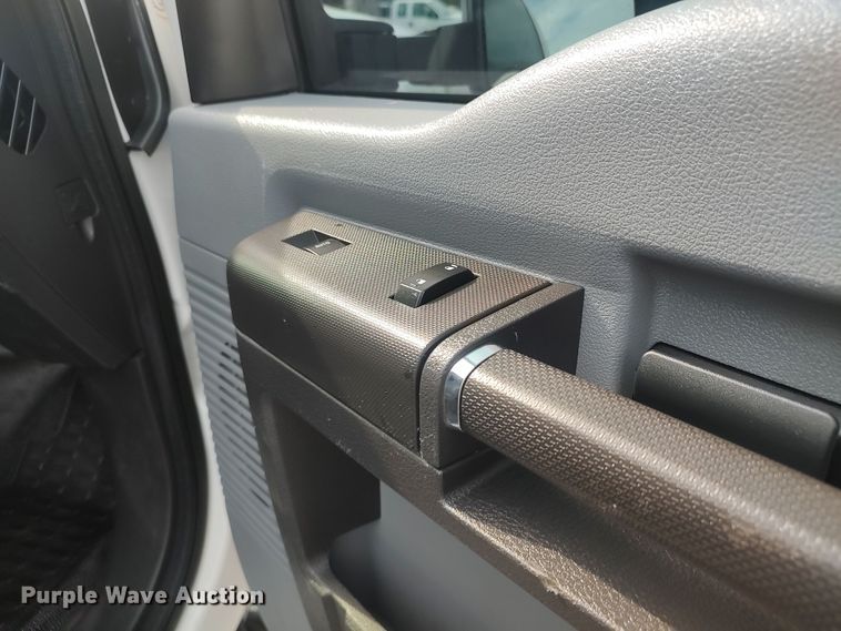 image for item LK9904 2015 Ford F250  Super Duty  SuperCab utility bed pickup truck