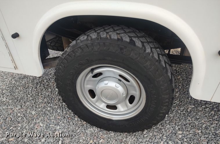 image for item LK9904 2015 Ford F250  Super Duty  SuperCab utility bed pickup truck