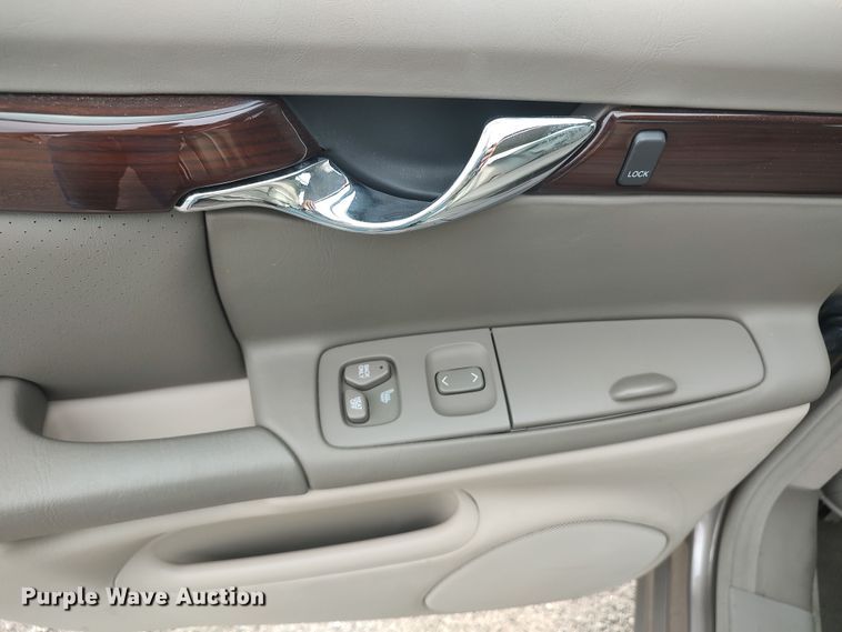 image for item LK9908 2000 Cadillac DeVille DTS