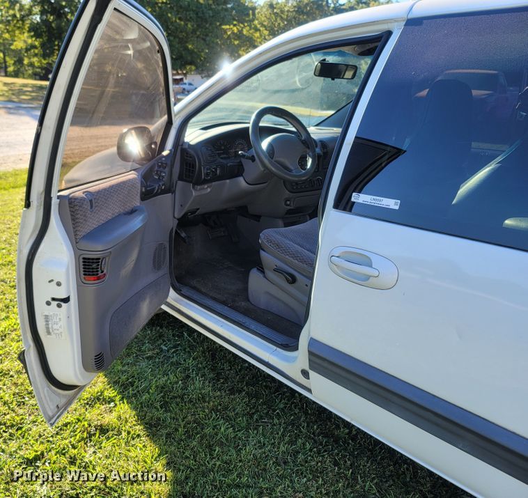 image for item LN9597 1999 Plymouth Grand Voyager  van