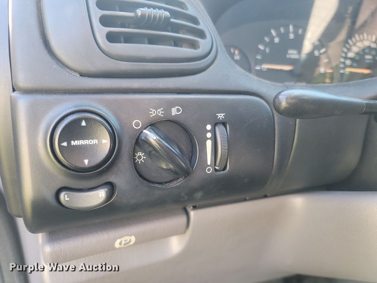 image for item LN9597 1999 Plymouth Grand Voyager  van