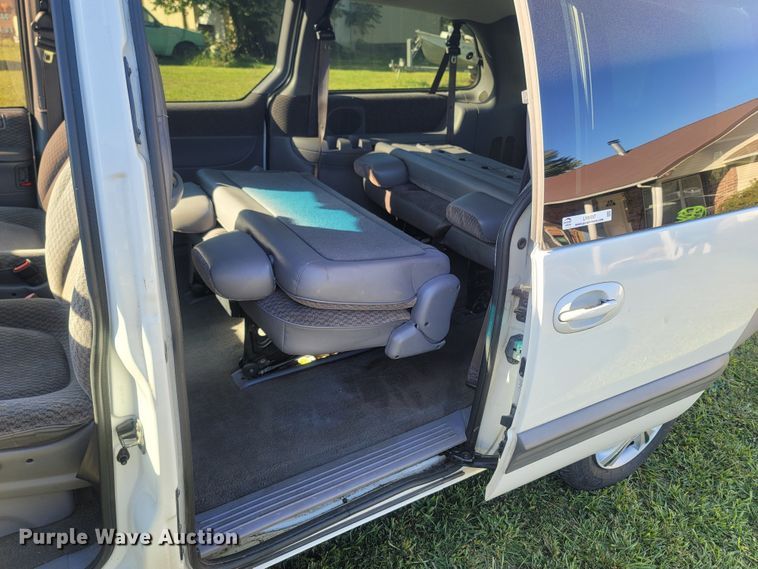 image for item LN9597 1999 Plymouth Grand Voyager  van