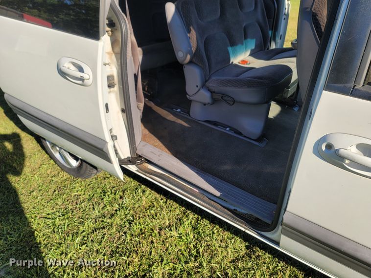 image for item LN9597 1999 Plymouth Grand Voyager  van