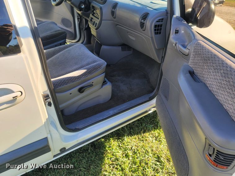 image for item LN9597 1999 Plymouth Grand Voyager  van