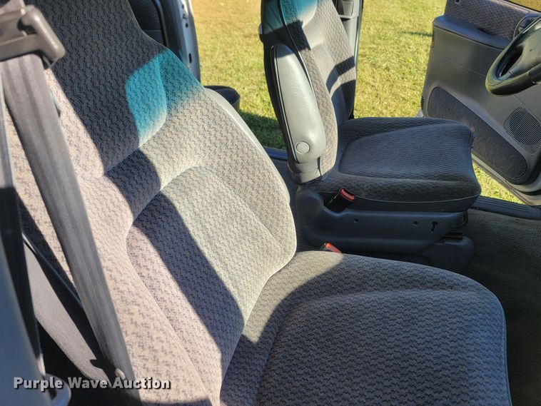 image for item LN9597 1999 Plymouth Grand Voyager  van