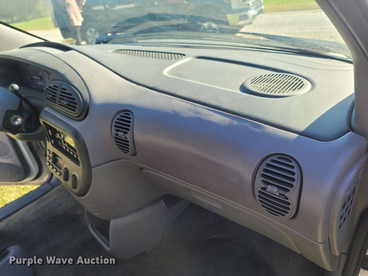 image for item LN9597 1999 Plymouth Grand Voyager  van