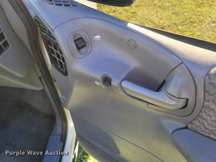 image for item LN9597 1999 Plymouth Grand Voyager  van