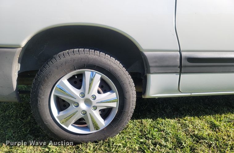 image for item LN9597 1999 Plymouth Grand Voyager  van
