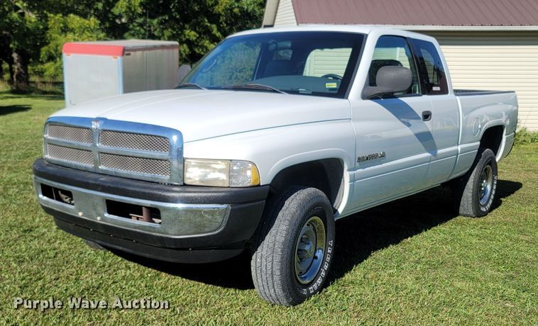 image for item LN9598 1999 Dodge Ram 1500  Club Cab pickup truck