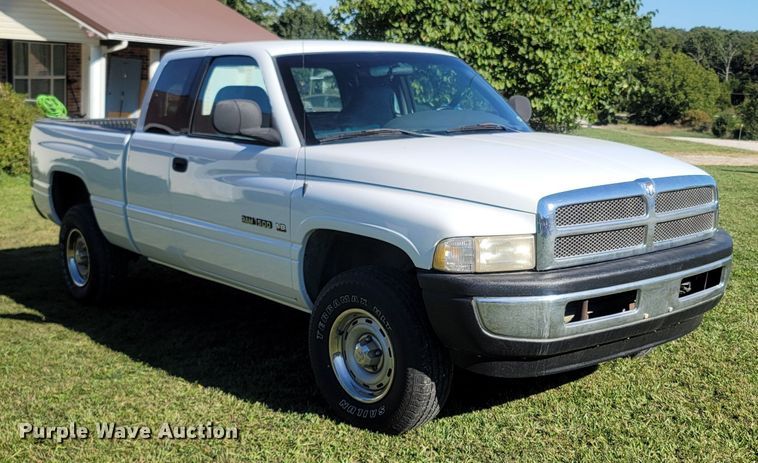 image for item LN9598 1999 Dodge Ram 1500  Club Cab pickup truck